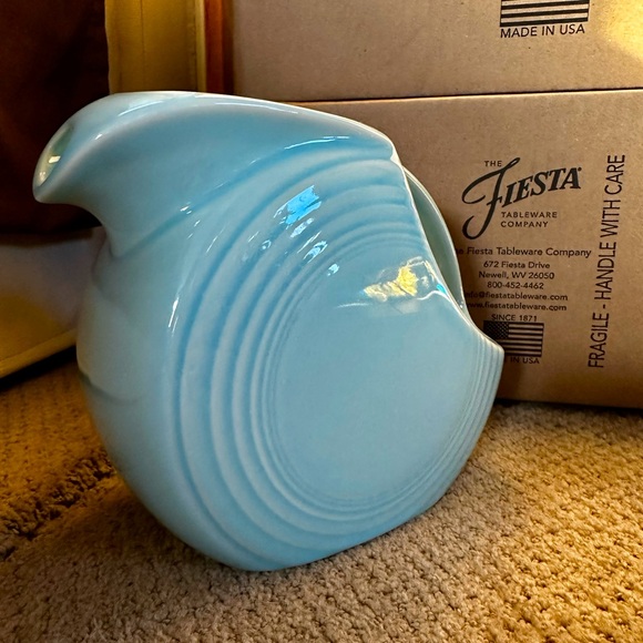 Fiestaware 67oz Large Disk Pitcher in Sky Blue! - Picture 3 of 4